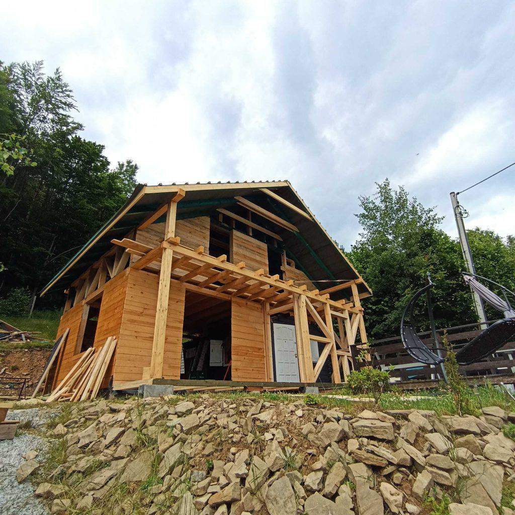 Budowa domów, altan i tarasów